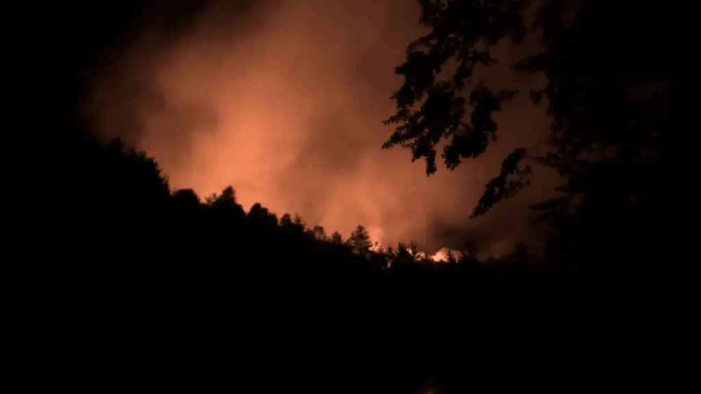 Waldbrand Böhmische Schweiz: Feuerwehr kämpft gegen Flammen