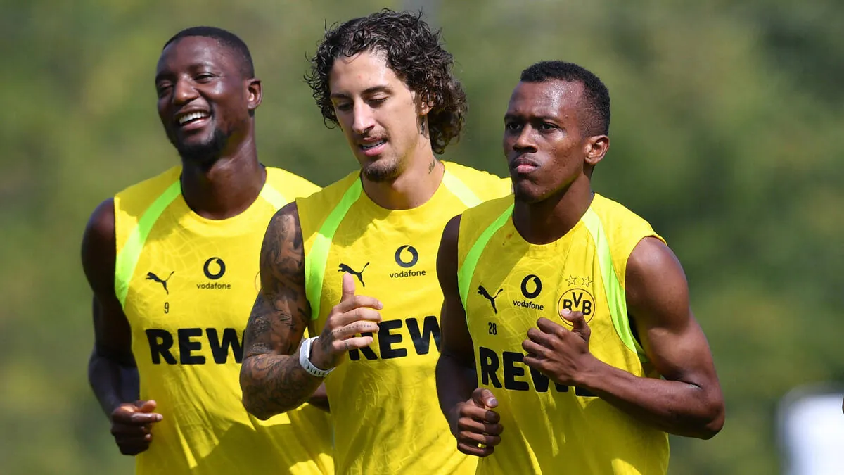 BVB-Star Fabio Silva (m.) ruft offenbar Interesse auf dem Transfermarkt hervor
