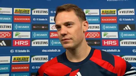 Manuel Neuers Aktionen wurden von den Schalke-Fans mit Pfiffen bewertet. Einige Bayern-Anhänger durften nicht ins Stadion kommen - das hat auch Neuer wahrgenommen.
